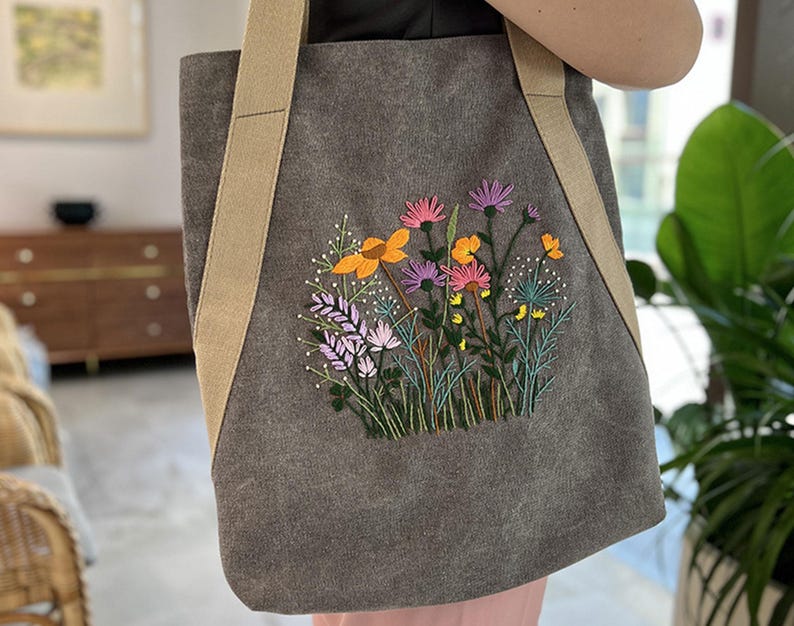 Flowers Tote Bag Embroidery Kit,Canvas Shoulder Bag Embroidery Kit for Beginners,Floral Canvas Tote Bag Kit,DIY Weekender Bag,Shopping Bag