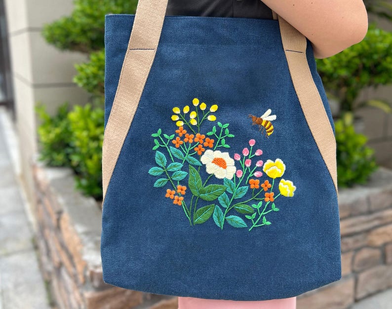 Flowers Tote Bag Embroidery Kit,Canvas Shoulder Bag Embroidery Kit for Beginners,Floral Canvas Tote Bag Kit,DIY Weekender Bag,Shopping Bag
