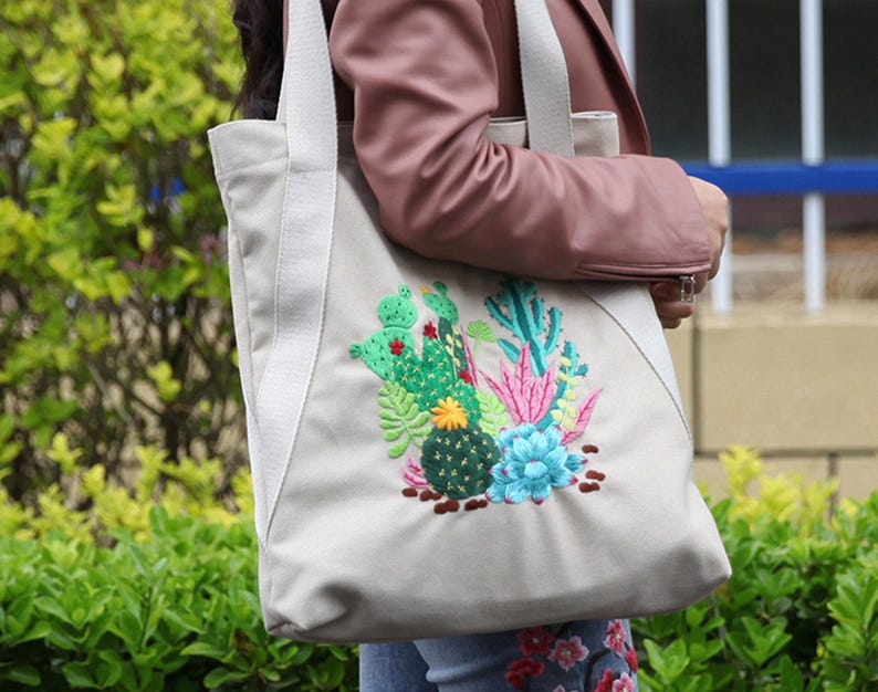 Flowers Tote Bag Embroidery Kit,Canvas Shoulder Bag Embroidery Kit for Beginners,Floral Canvas Tote Bag Kit,DIY Weekender Bag,Shopping Bag